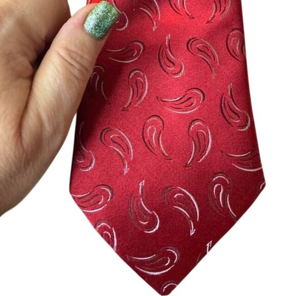 Giorgio Armani Mens Red Paisley Silk Tie Made In Italy - Picture 9 of 9